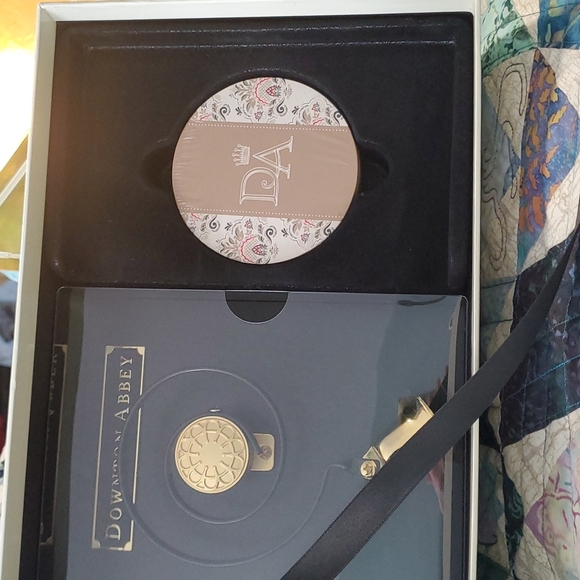 Downton Abbey Limited Edition The Complete Collector's Set - Picture 2 of 8